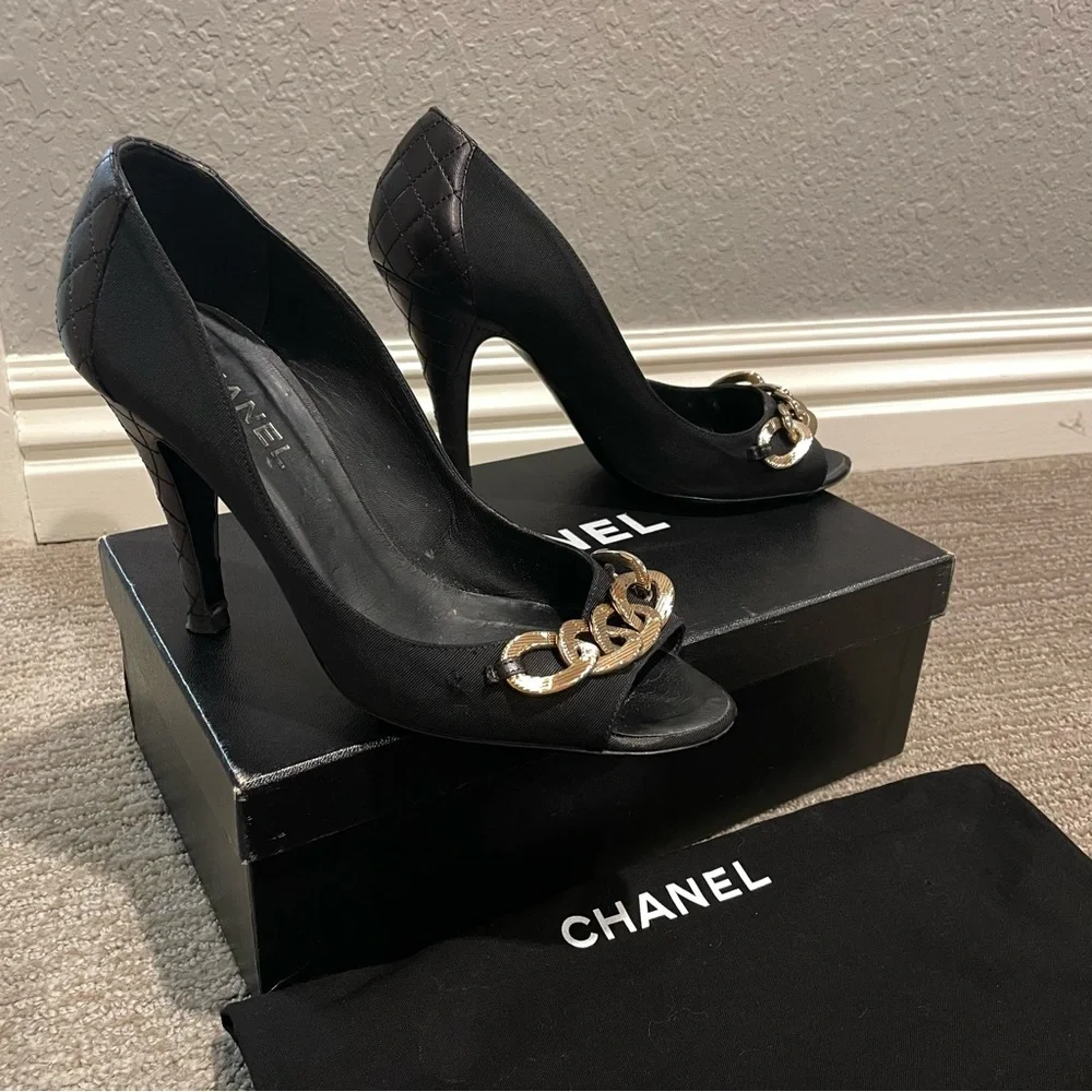 Chanel CC Logo Chain Black Quilted Leather Heels - Picture 3 of 10
